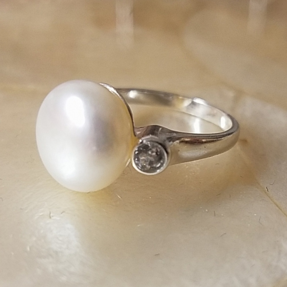 Authentic Pearl Ring Size 7